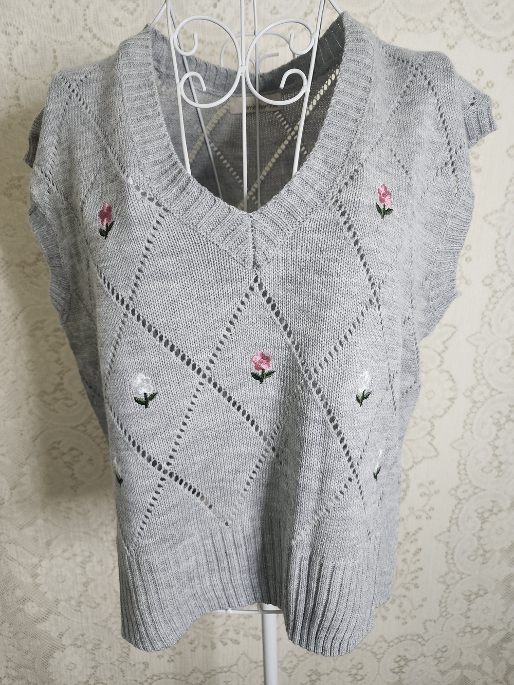 Light Gray Floral Embroidered V-Neck Sweater Vest